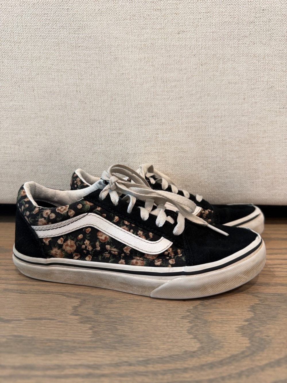 Vans Old Skool Rose Dreams Black Floral Skate Sneakers - size 2.5